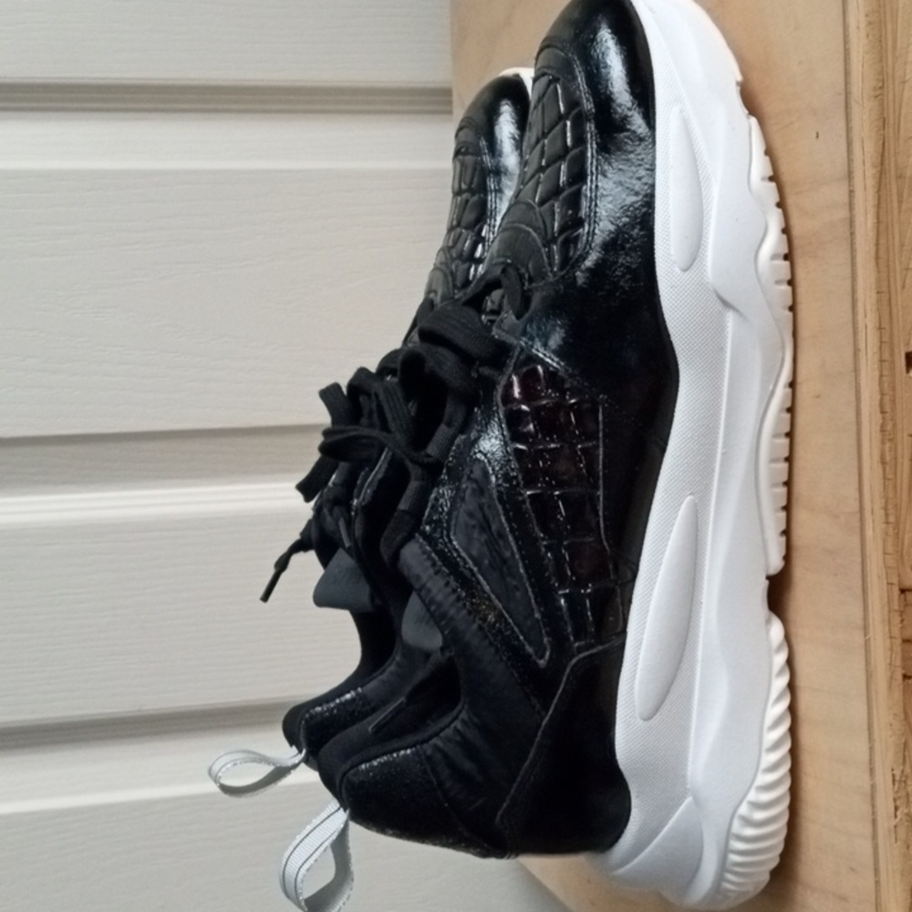 P448 F22-LUKE-W sneakers. size 39